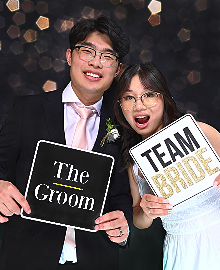 couples posing at the photo booth